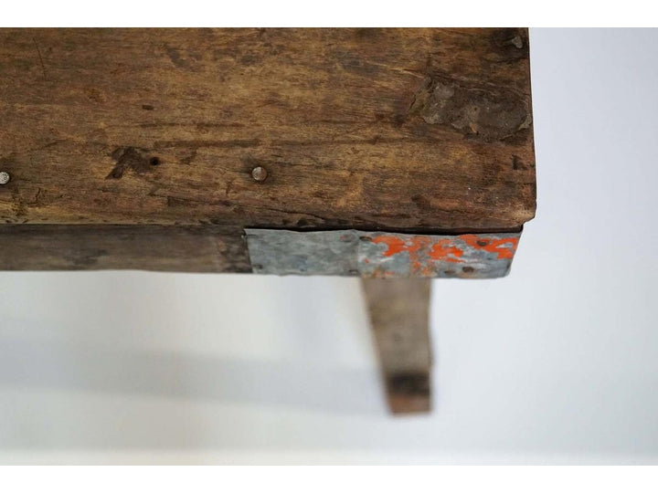 Goa gammelt spisebord i træ med patina